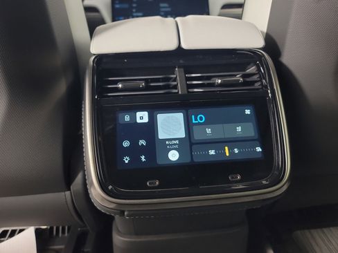 Used 2024 Rivian R1S Adventure image 30