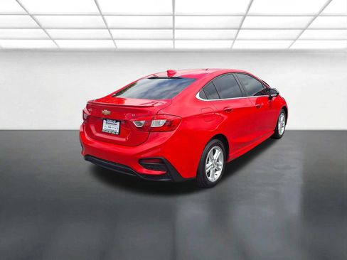 Used 2017 Chevrolet Cruze LT w/ Convenience Package FWD image 3