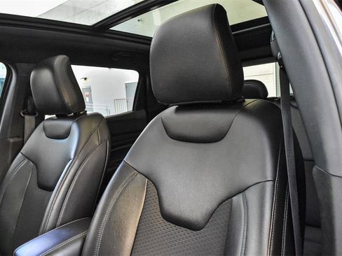 Used 2022 Jeep Compass Altitude w/ Sun and Sound Group image 24