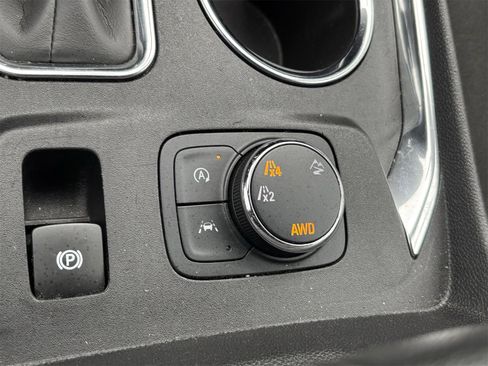 Used 2023 Chevrolet Traverse LT image 5