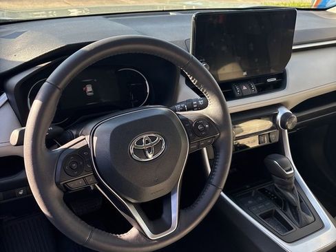Used 2023 Toyota RAV4 XLE Premium image 6