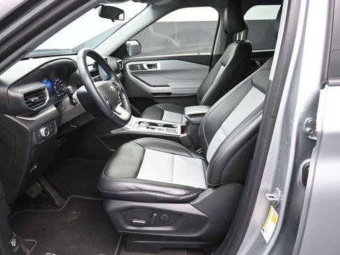 Certified 2022 Ford Explorer XLT w/ Equipment Group 202A image 21