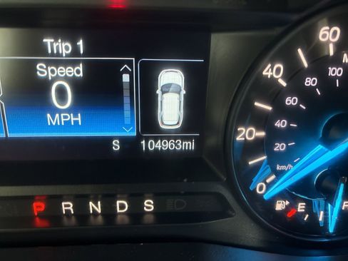 Used 2017 Ford Explorer XLT image 31