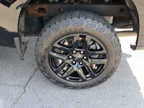 Used 2021 Chevrolet Silverado 1500 Custom Trail Boss w/ Midnight Edition AWD/4WD image 38