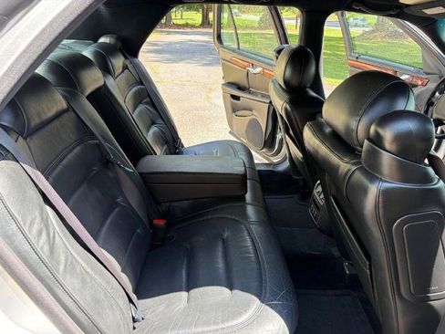 Used 2000 Cadillac De Ville w/ Comfort/Convenience Pkg FWD image 7