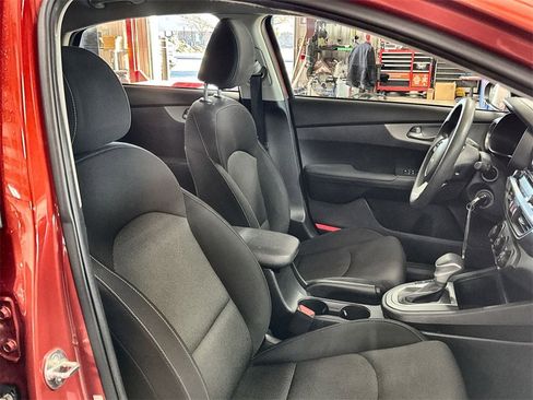 Used 2023 Kia Forte LXS image 29