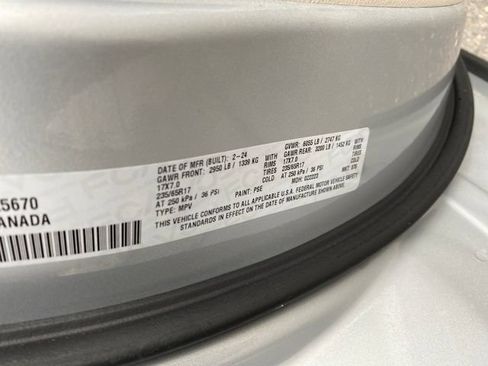 Used 2024 Chrysler Pacifica Touring-L FWD image 22