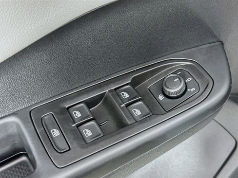 Used 2023 Volkswagen Taos SE image 17