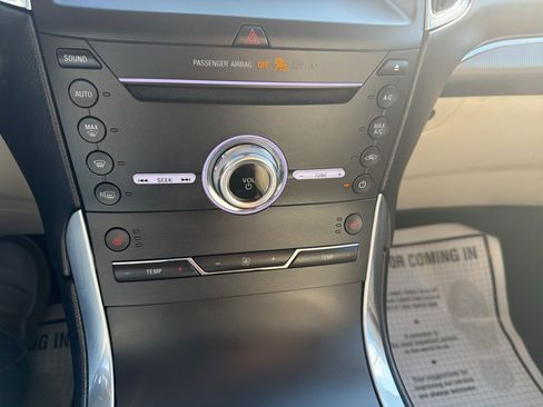 Used 2019 Ford Edge Titanium FWD image 20