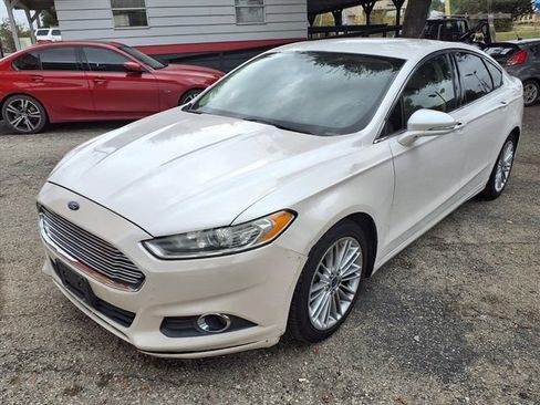 Used 2015 Ford Fusion SE w/ Equipment Group 202A FWD image 3