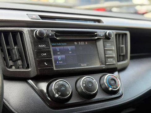 Used 2018 Toyota RAV4 LE image 17