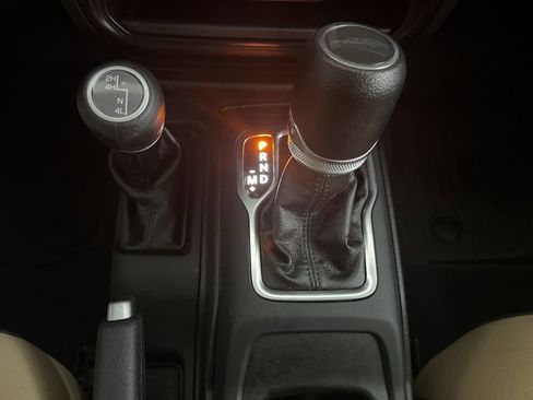 Used 2023 Jeep Gladiator Sport AWD/4WD image 70