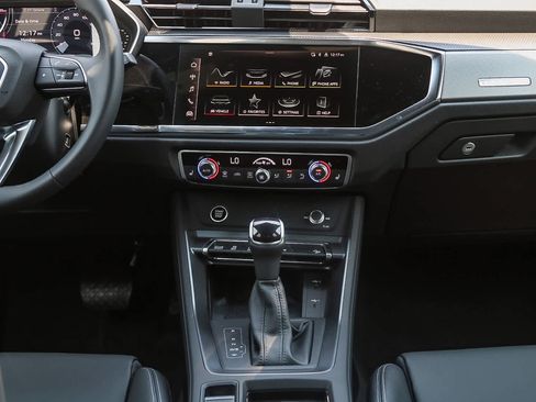 New 2025 Audi Q3 2.0T Premium image 13