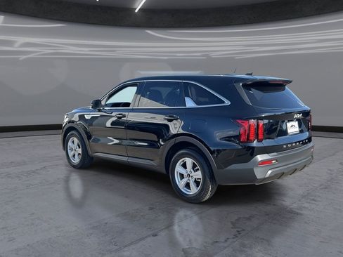 Used 2022 Kia Sorento LX FWD image 4