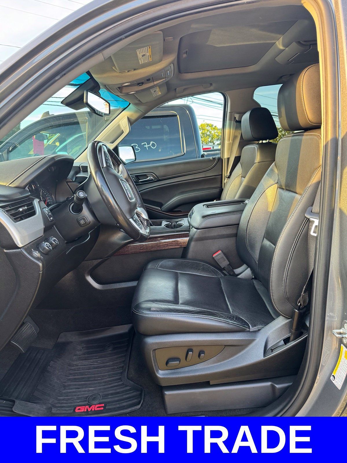 Used 2018 GMC Yukon SLT w/ Premium Edition AWD/4WD image 3