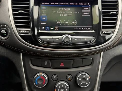 Used 2022 Chevrolet Trax LT w/ Driver Confidence Package AWD/4WD image 13
