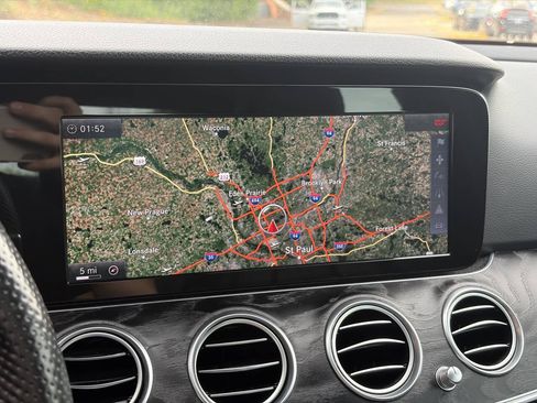 Used 2017 Mercedes-Benz E 300 4MATIC image 31