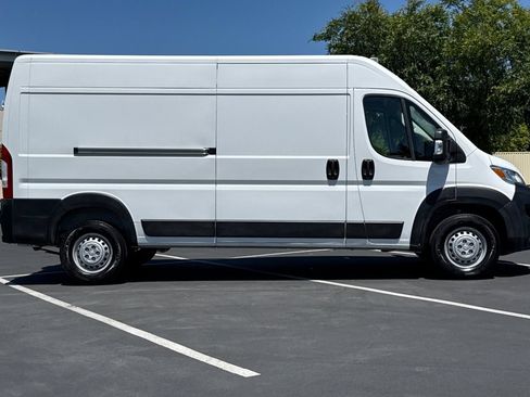 Used 2025 RAM ProMaster 2500 w/ Convenience Group FWD image 8