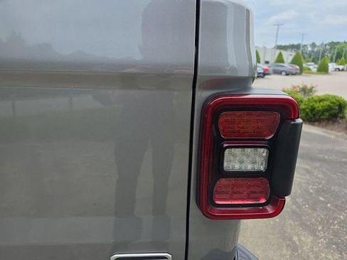 Used 2020 Jeep Gladiator Overland w/ LED Lighting Group AWD/4WD image 26