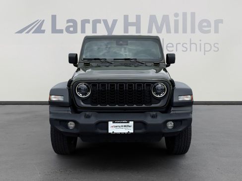 Used 2024 Jeep Wrangler Sport AWD/4WD image 9