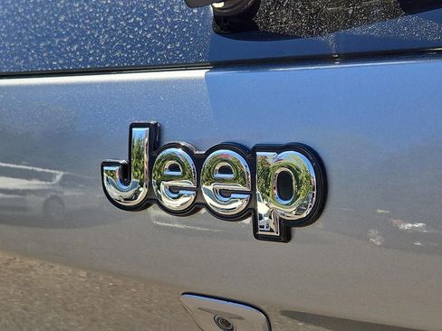 Used 2015 Jeep Cherokee Latitude w/ Comfort/Convenience Group AWD/4WD image 28