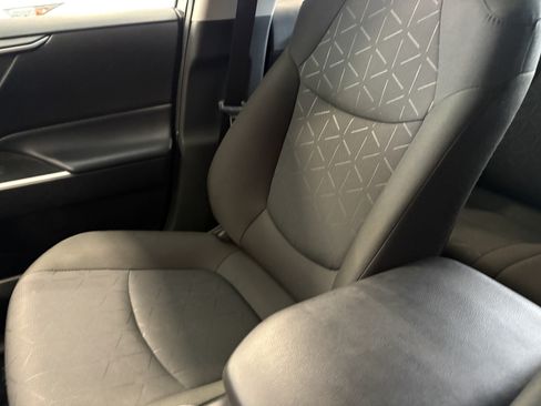 Used 2025 Toyota RAV4 XLE FWD image 21