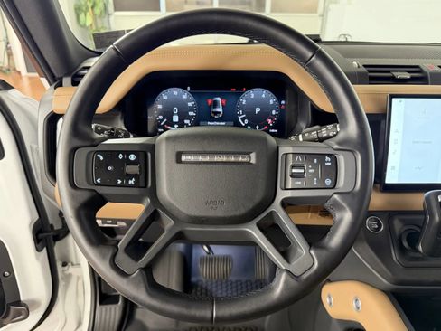 Used 2025 Land Rover Defender 130 X-Dynamic SE AWD/4WD image 23