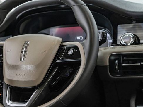 Used 2022 Lincoln Corsair FWD image 16