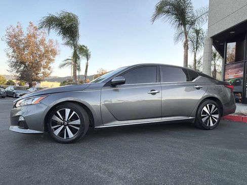 Used 2022 Nissan Altima 2.5 SV image 14