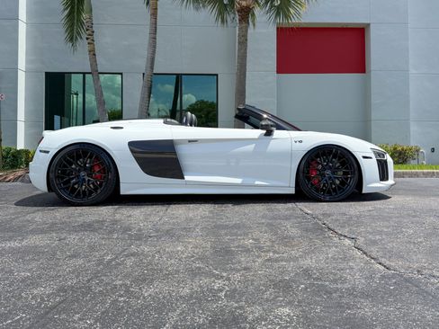 Used 2017 Audi R8 V10 w/ Carbon Exterior Package AWD/4WD image 2