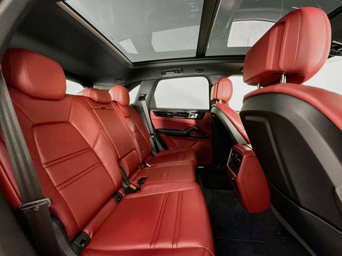 Certified 2023 Porsche Cayenne AWD/4WD image 19