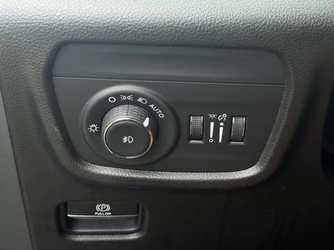 Used 2021 Jeep Grand Cherokee L Summit w/ Luxury Tech Group V AWD/4WD image 25