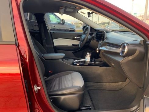 Certified 2025 Chevrolet Trax LT image 16