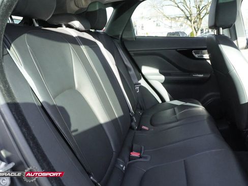 Used 2019 Jaguar F-PACE Premium image 39