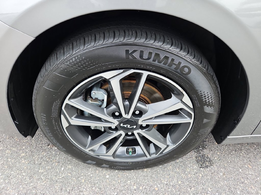 Used 2024 Kia Forte LXS FWD image 31