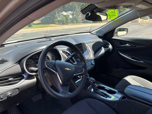 Used 2025 Chevrolet Malibu LT FWD image 13