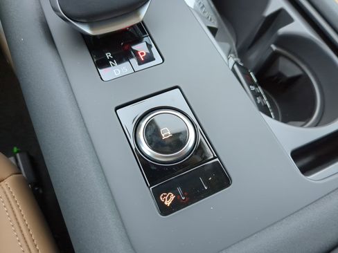 New 2025 Land Rover Discovery Dynamic SE image 26