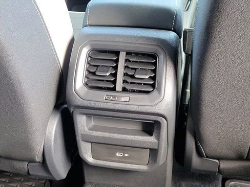 Certified 2025 Volkswagen Taos SE FWD image 6