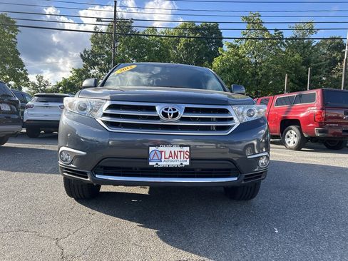 Used 2012 Toyota Highlander 4WD w/ Tech Pkg image 2