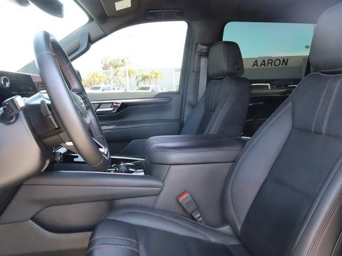 Used 2025 Chevrolet Suburban RST w/ Comfort Package RWD image 20