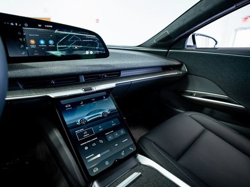 Used 2024 Lucid Air Pure RWD image 36