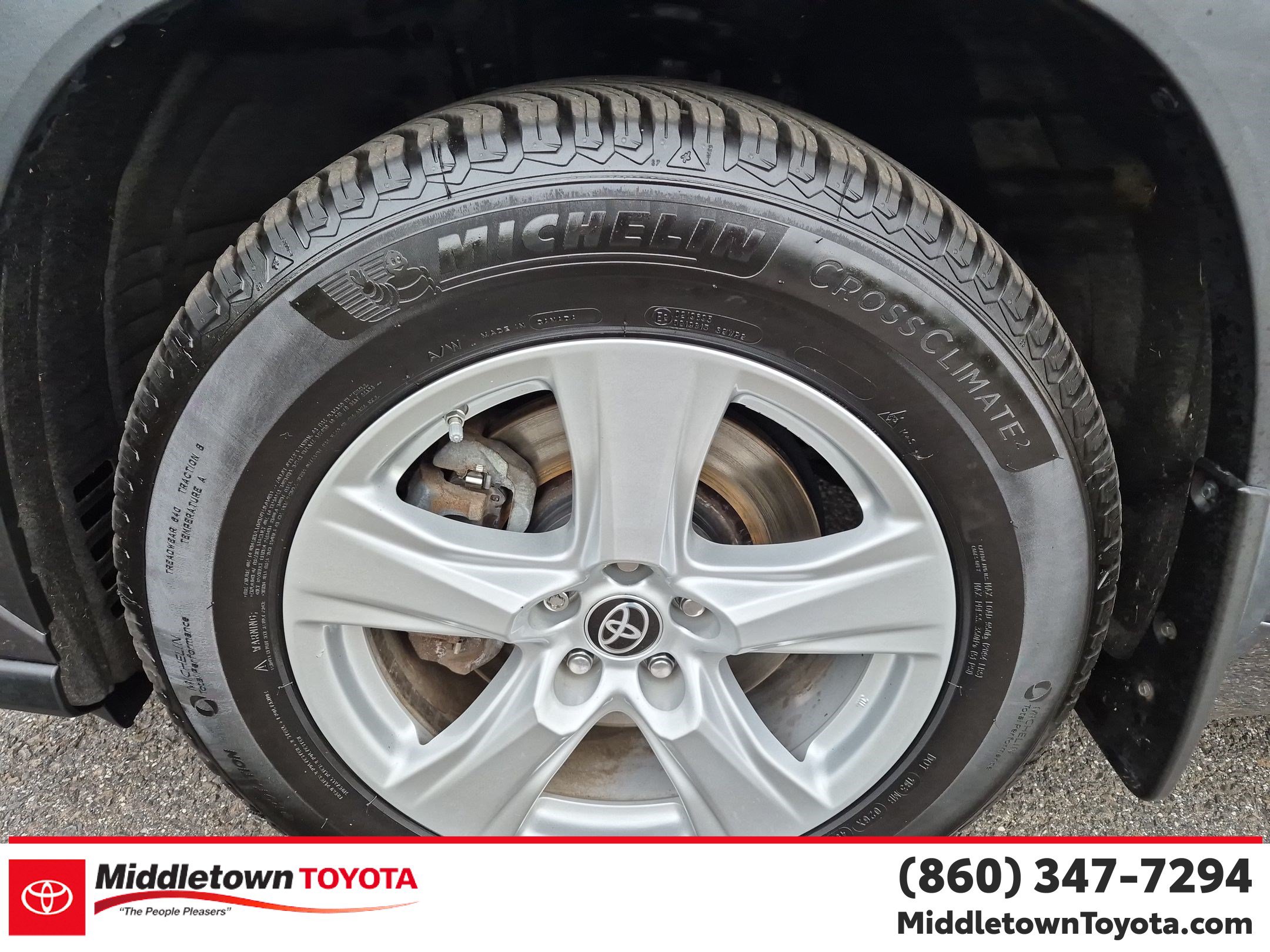 Used 2023 Toyota Highlander LE AWD/4WD image 9
