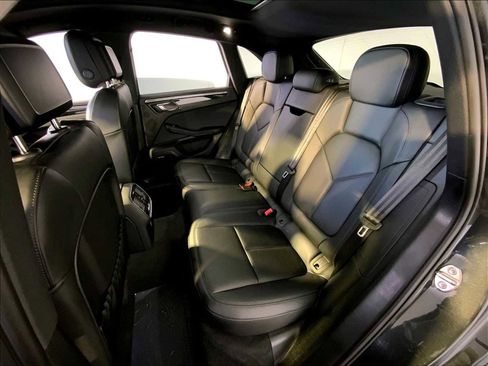 Certified 2025 Porsche Macan image 24