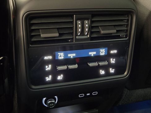 New 2026 Porsche Cayenne Base image 12