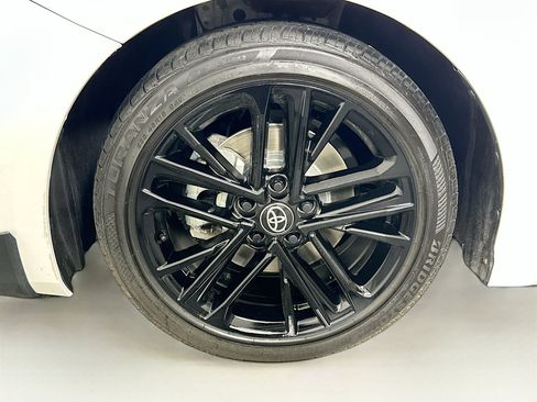 Used 2025 Toyota Camry SE FWD image 11
