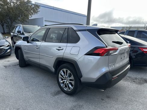 Used 2020 Toyota RAV4 XLE Premium image 6