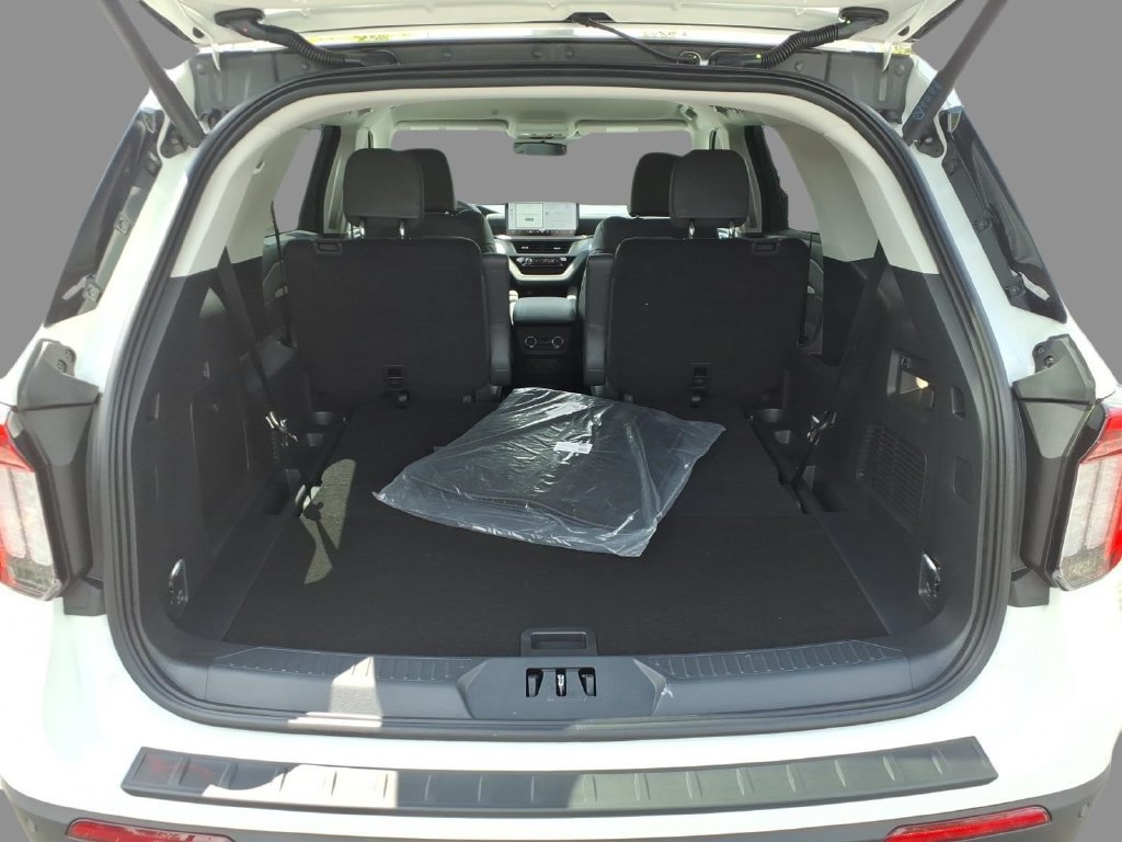 New 2026 Ford Explorer Active w/ Active Comfort Package AWD/4WD image 12