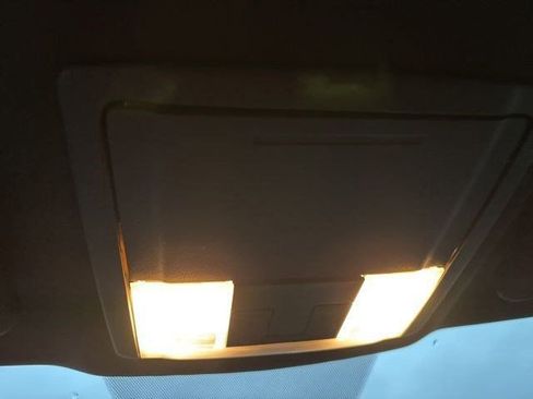 Used 2018 Ford Explorer XLT image 28