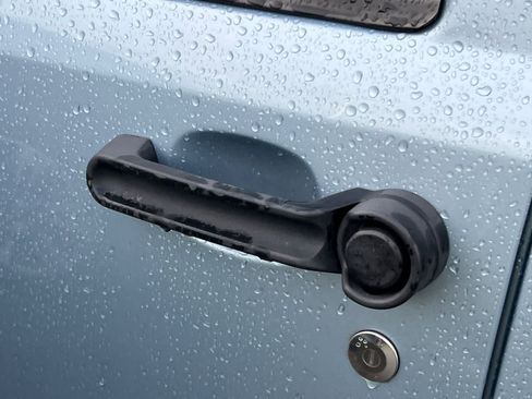 Used 2012 Jeep Liberty Sport image 18