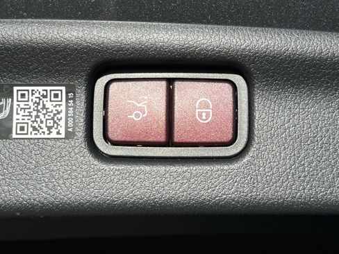 Used 2026 Mercedes-Benz C 300 4MATIC Sedan image 25